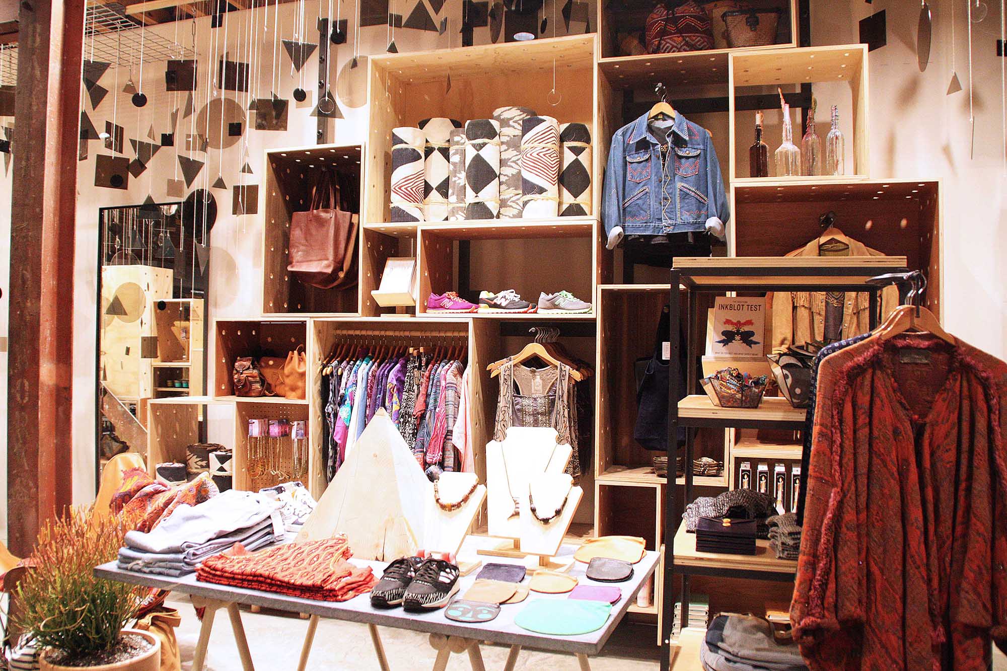 10 Clothing Stores With Student Discounts You Didn&#39;t Know About - Society19